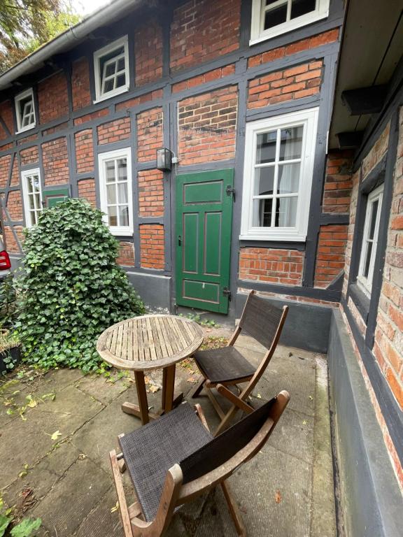 Sitzecke im Hof vor dem Badehaus